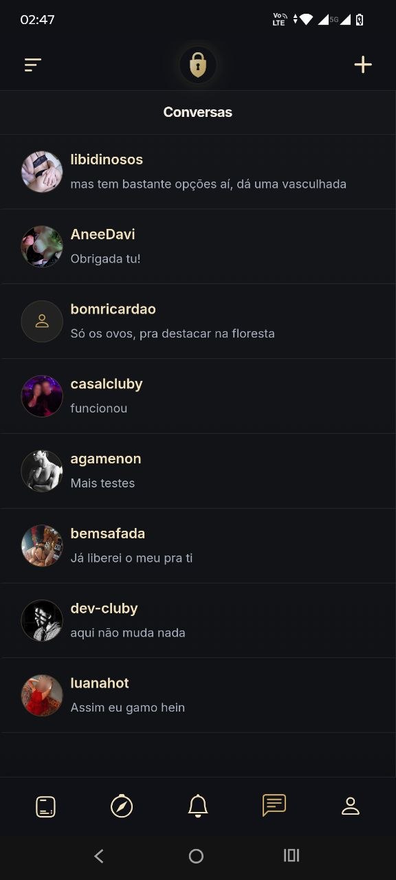 Tela de Chat do Cluby em um smartphone